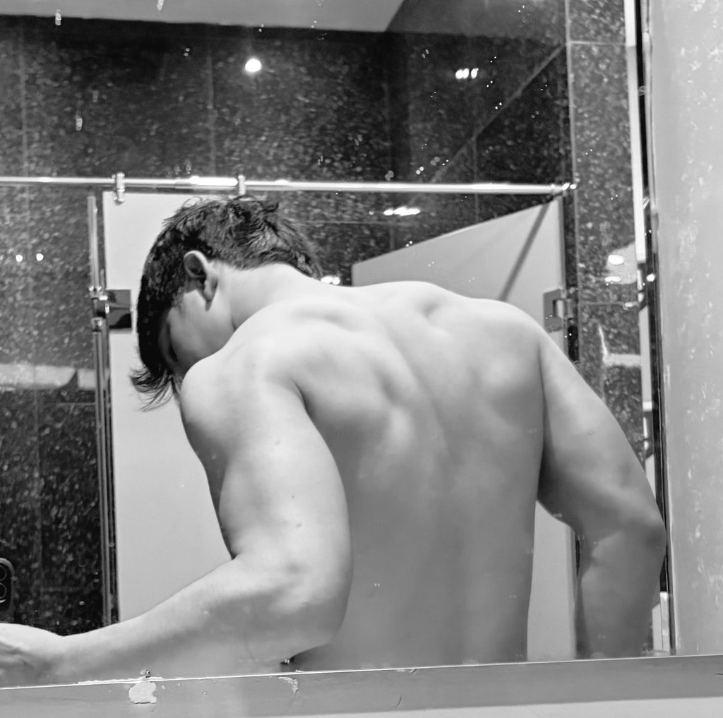 Single de 24 años disponible soy de CDMX. Md abierto