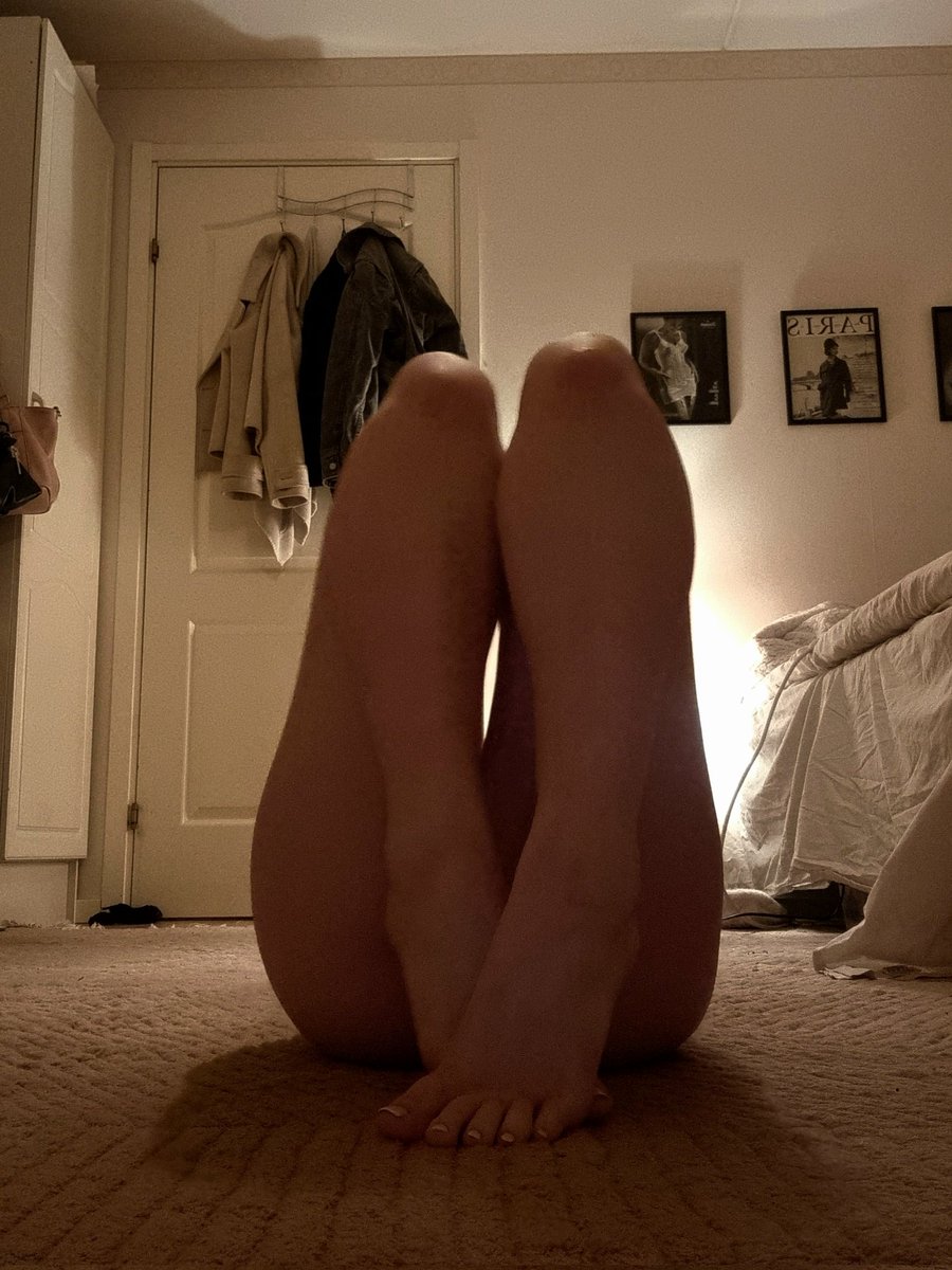 Emiliaanderssn's tweet photo. Singel and 18 btw🩷
Dont look in the comments!!
#feetworshi̇p #Hot #feetfetısh #feet https://t.co/zdMEXpgln1