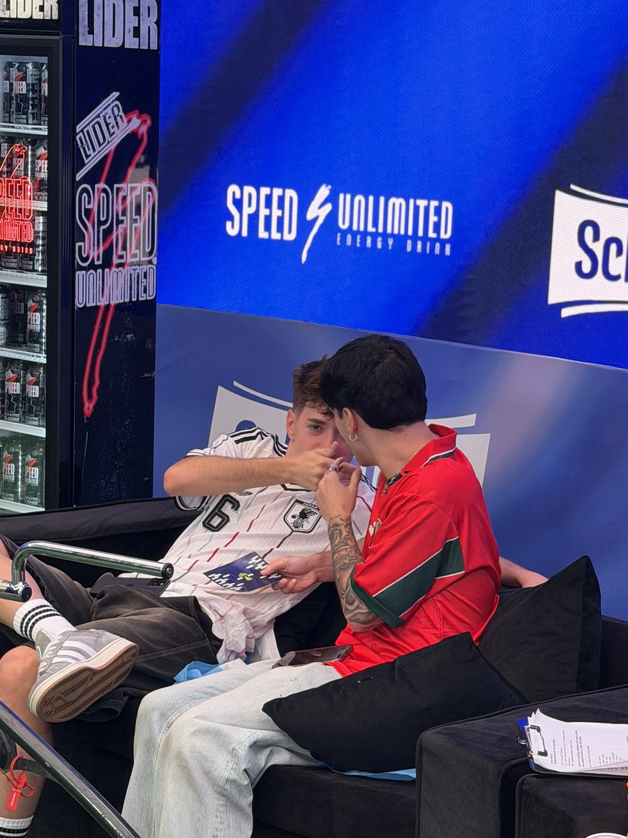 Manu 🐝 tweet media