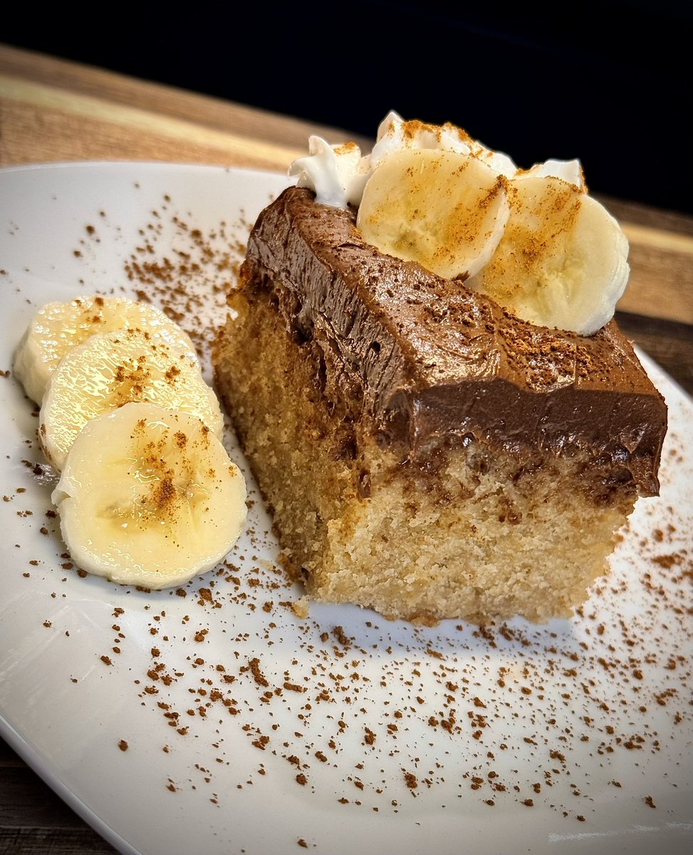 SammyJoCooks4U's tweet photo. Banana Cake with Chocolate Buttercream Frosting 😋
#dessert
#yum
#thursdaykitchen https://t.co/SjlQTb5o3X
