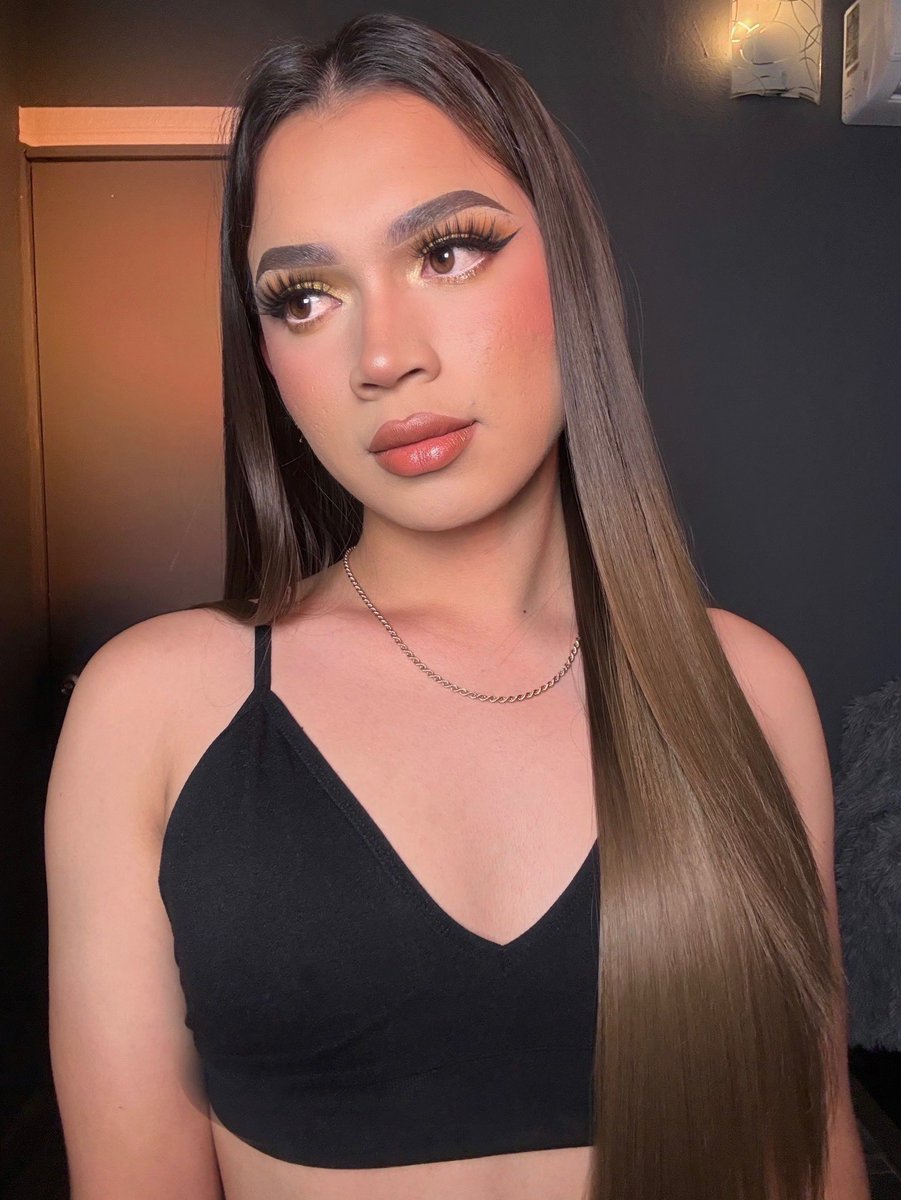 im_vickok's tweet image. ✨ Yellow look ✨
Maquillaje en color amarillo, con doble delineado y un toque de Glitter. #makeup #esquizobelica #amorbelico #transgirl