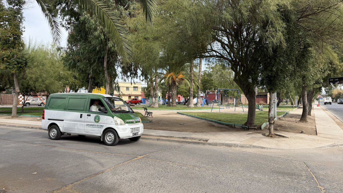 Sr pdte Kast , elimine ya estas mugres de furgones tipo reparto de pyme que se les compro a carab's , no es posible que en estas basuras tengan que realizar pateullajes 😡