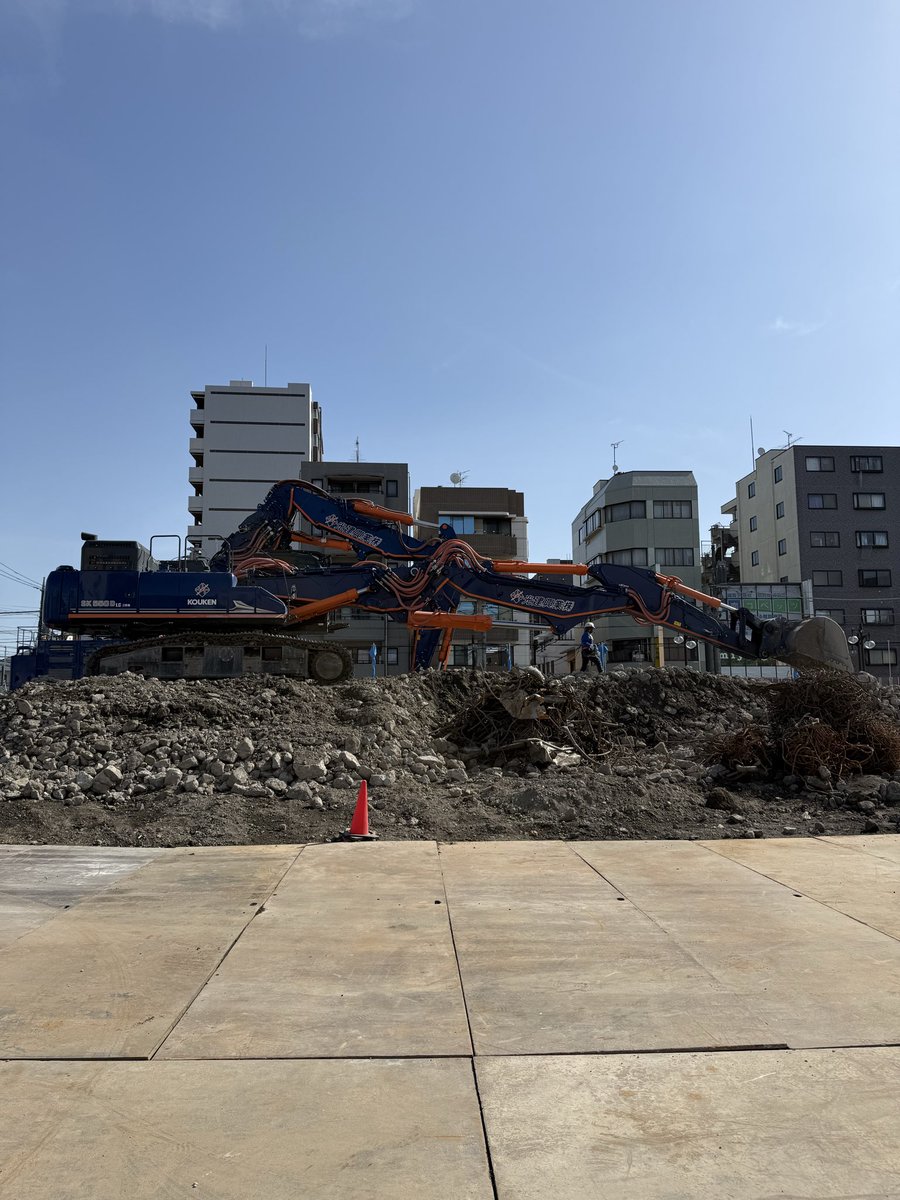 kouken2013's tweet photo. 建設小町

ついにSK550-11に乗ってる
頑張ってくださいね https://t.co/OFPqWlqxwr