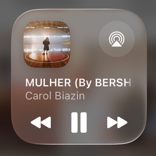tacacadabiazin's tweet photo. meu toque escolheu seu toque 
não troco por nada 
um truque que entranha na alma 
entregue
despida
descalça 
firmei meus pés nesse seu coração casa 

CAROL BIAZIN E BERSHKA https://t.co/uYmAumoDa8