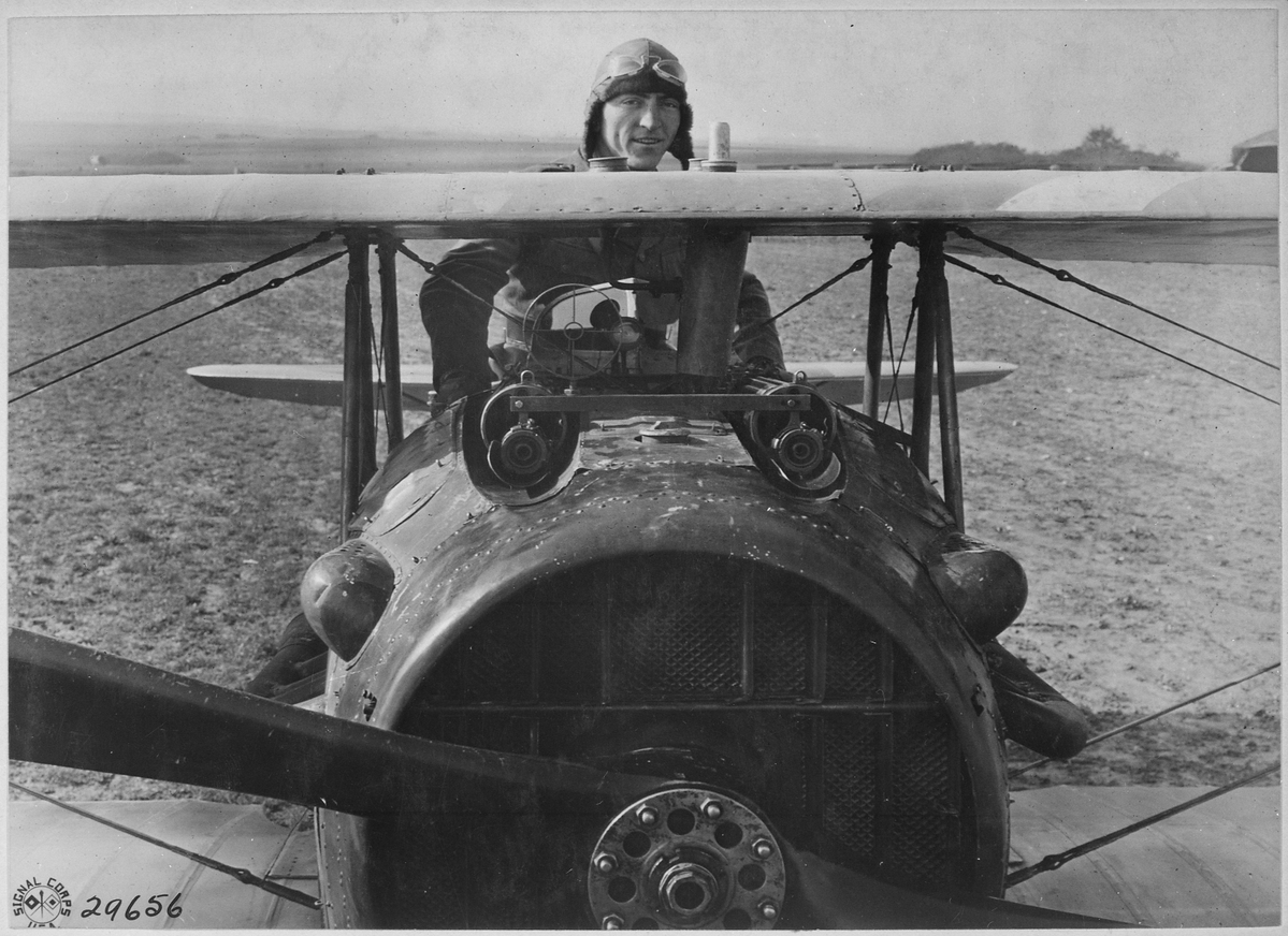 USArmyMuseum's tweet image. Race car driver turned war hero, Eddie Rickenbacker enlisted in the @USArmy in 1917 and became America’s #WorldWarI “Ace of Aces” with 26 aerial victories. A #MedalOfHonor recipient, he later advised the military during #WorldWarII and helped shape U.S. aviation. #SoldierStories