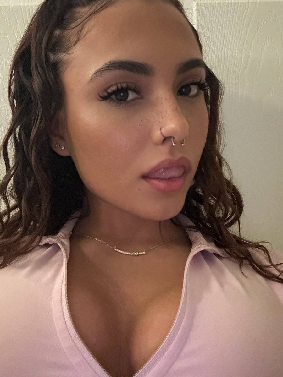 gigi tweet media