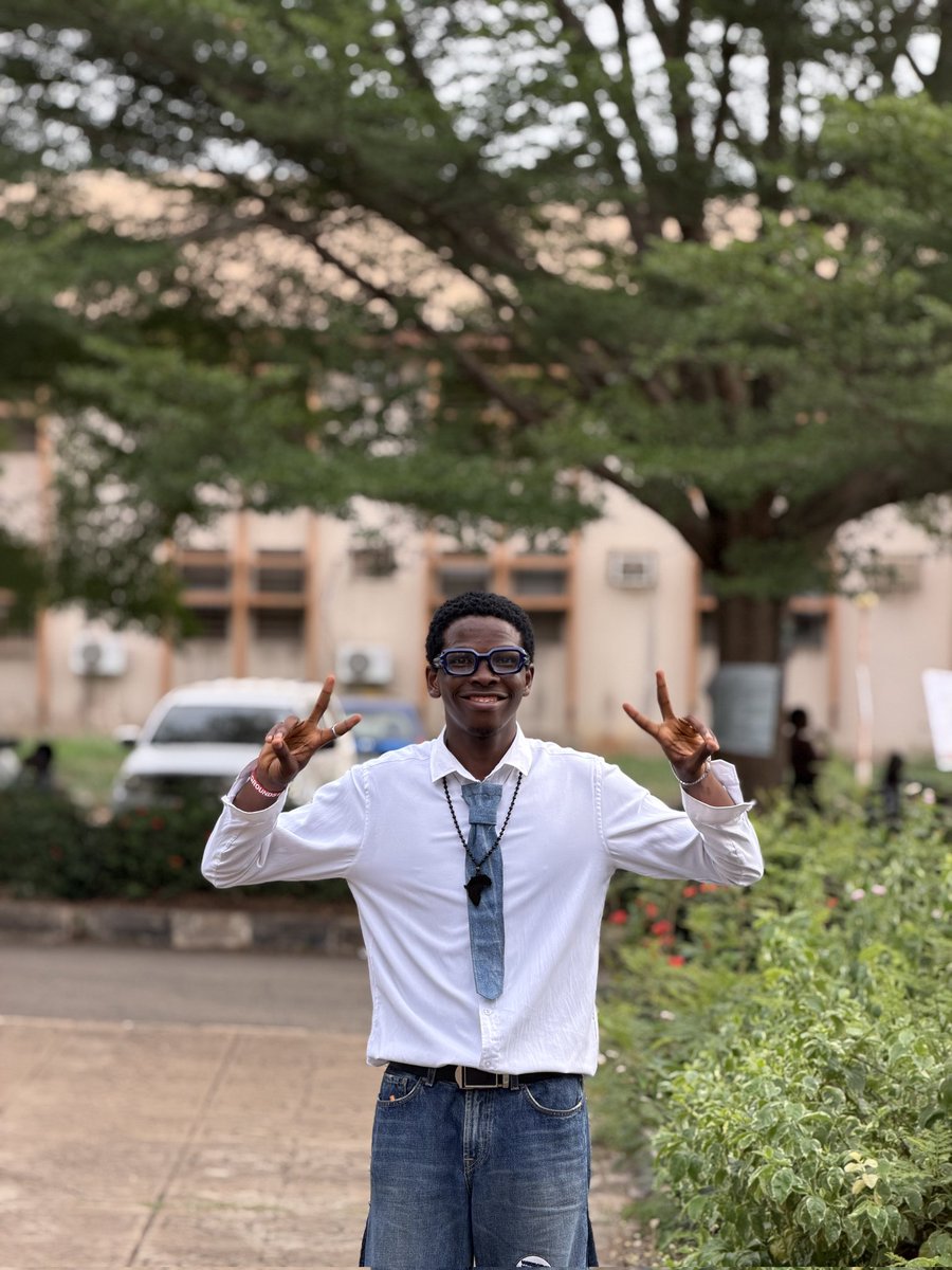 SilverSammy1234's tweet photo. FYB WEEK DAY 04 - DENIM ON DENIM ✨

I made the pant and denim tie myself 🤗 
#FUNAABFYB26 https://t.co/jgWkRCNPof
