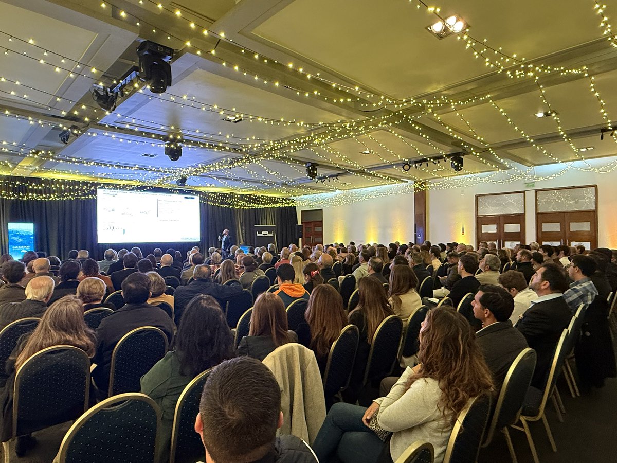 UAI_VINA's tweet photo. AHORA🔴
Una revisión del panorama económico en 2ª conferencia junto al Club Naval de Campo Las Salinas.

Profesor @NegociosUAI @UAI_CL expone sobre el “Escenario económico actual: petróleo en alza incertidumbre global y desafíos para la región". https://t.co/spFQW8wxdz