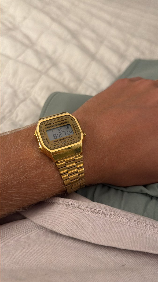 Blond_Snow's tweet photo. @ThePeterMick I wear this every day; specifically, to make watch people mad https://t.co/upJHRe7DFz