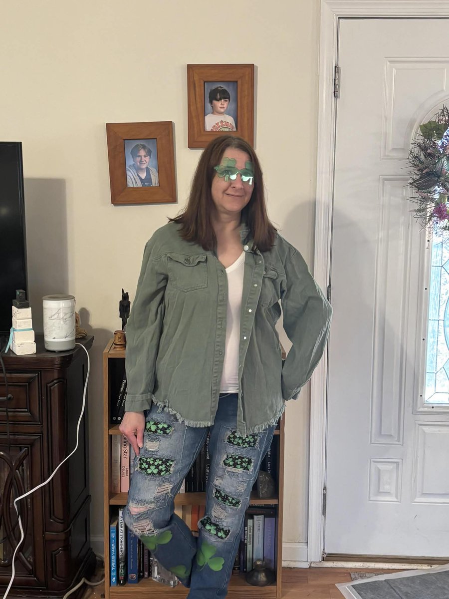 GabbyLowe's tweet image. Thanks to our unclaimed mail, I'm ready for Saint Patrick's Day eleven months in advance!

#saintpatricksday #fashionstyle #unclaimedmail