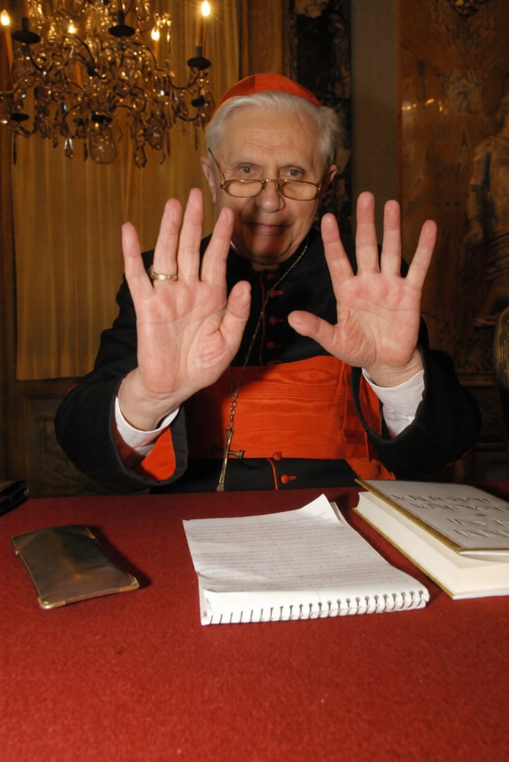 comfortbentoxvi's tweet photo. 99 anos de Ratzinger. Rezemos pela alma daquele que nos alimentou com tamanha sabedoria! https://t.co/bhckCmqWR7