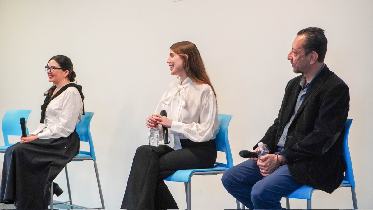 gabilooo's tweet photo. ¡Participando en el panel: Brújula 2026! 🧭

Las empresas buscan talento que utilice la Inteligencia Artificial, pero...

➡️ Que tenga el criterio para revisar, corregir, y adaptar el resultado de la IA al contexto de cada proyecto en que se utilice. 💡 https://t.co/2kn3M9RtVB