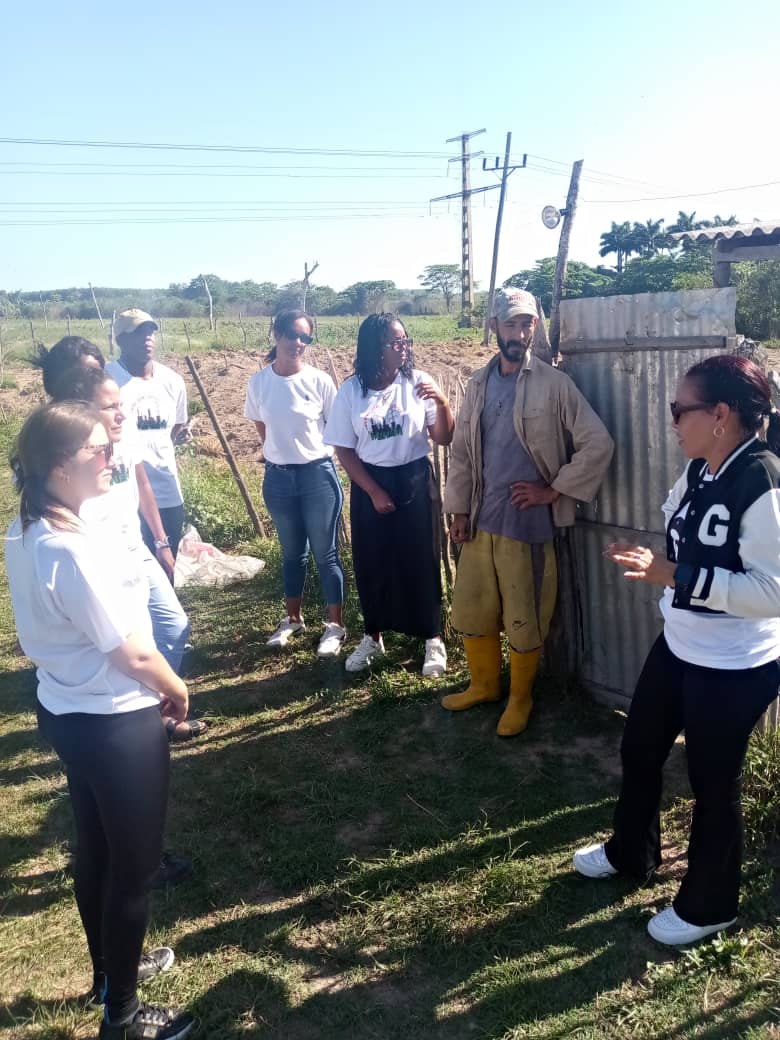 La Empresa de Ingeniería y Proyectos del Petróleo saluda a los jóvenes integrantes de la expedición "Con Luz Propia", quienes visitan comunidades, policlínicos, campesinos   y otras entidades que se benefician con kits de paneles fotovoltaicos en Pinar del Río.
#CubaEstáFirme