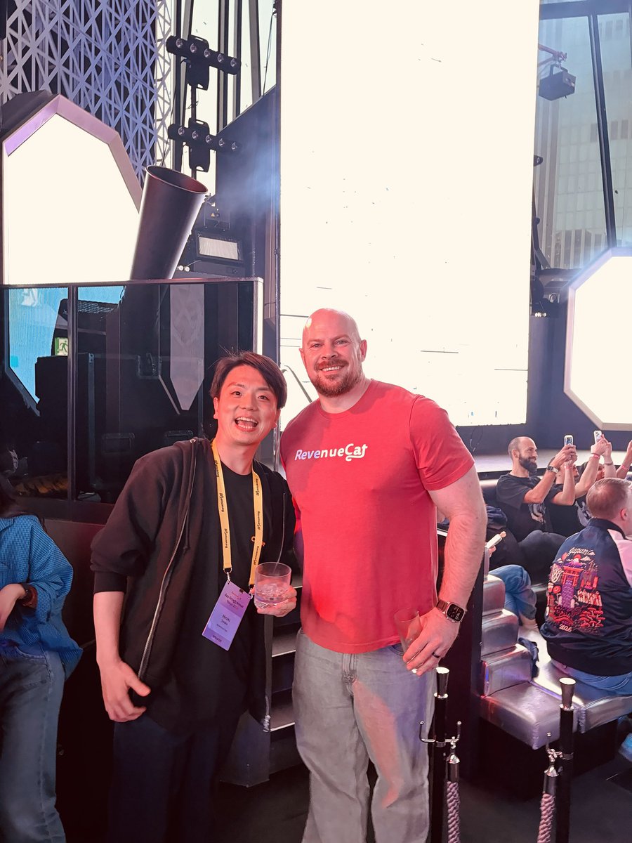 hirok_tanaka's tweet photo. 昨日のApp Growth Annualで、いつも有益なアドバイスをくれるメンターのRikと再会。

@HHaandr Thank you always for your generous support and thoughtful advice! We’ll be sure to come back with 10x growth! https://t.co/8f11ZHwKeC