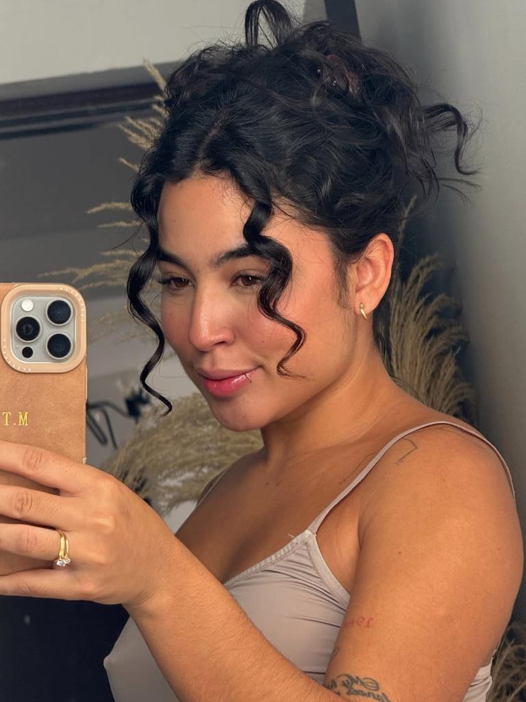 marimartorresOF's tweet photo. Cuál foto te gustó más 🥺 https://t.co/Peh5Oyk2Y2