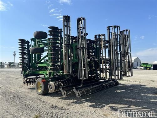 FarmsNews's tweet image. 2021 John Deere 2660VT 🔻

TruSet gang angle, cat 5 hitch, radial tires on main frame and wings, TruSet fore and aft, hydraulic knife and flat bar basket, TruSet side to side, and more.

usfarmer.com/tillage-equipm…

#ForSale