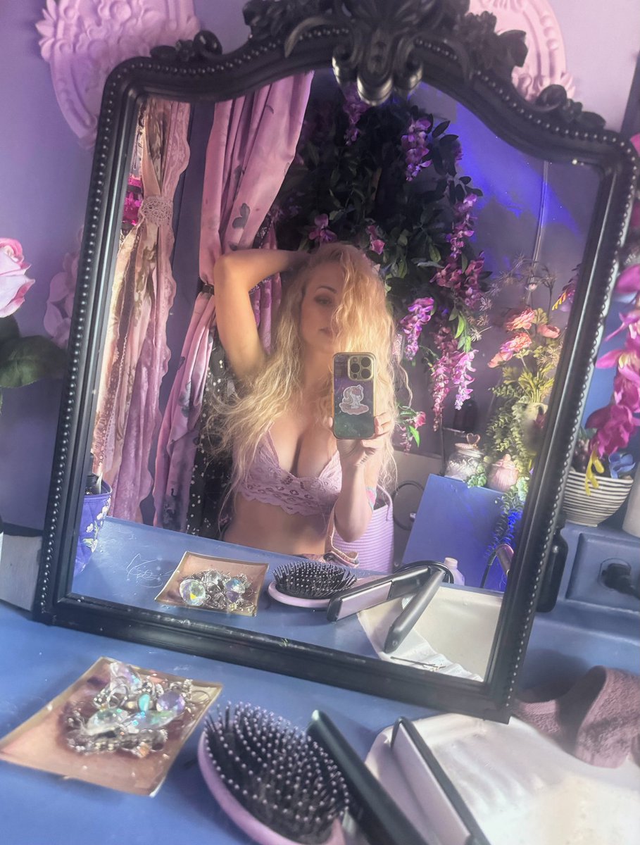 Mindy MF Robinson 🦄 tweet media