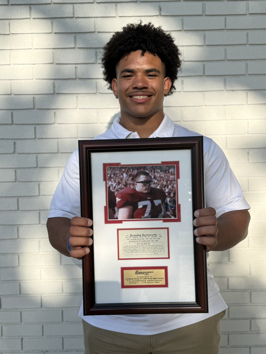 CyntonioDicus's tweet photo. #AGTG Blessed to receive the #burlsworthaward!! #TheBrotherhood #NLRFootball https://t.co/W7hrkDmrtr