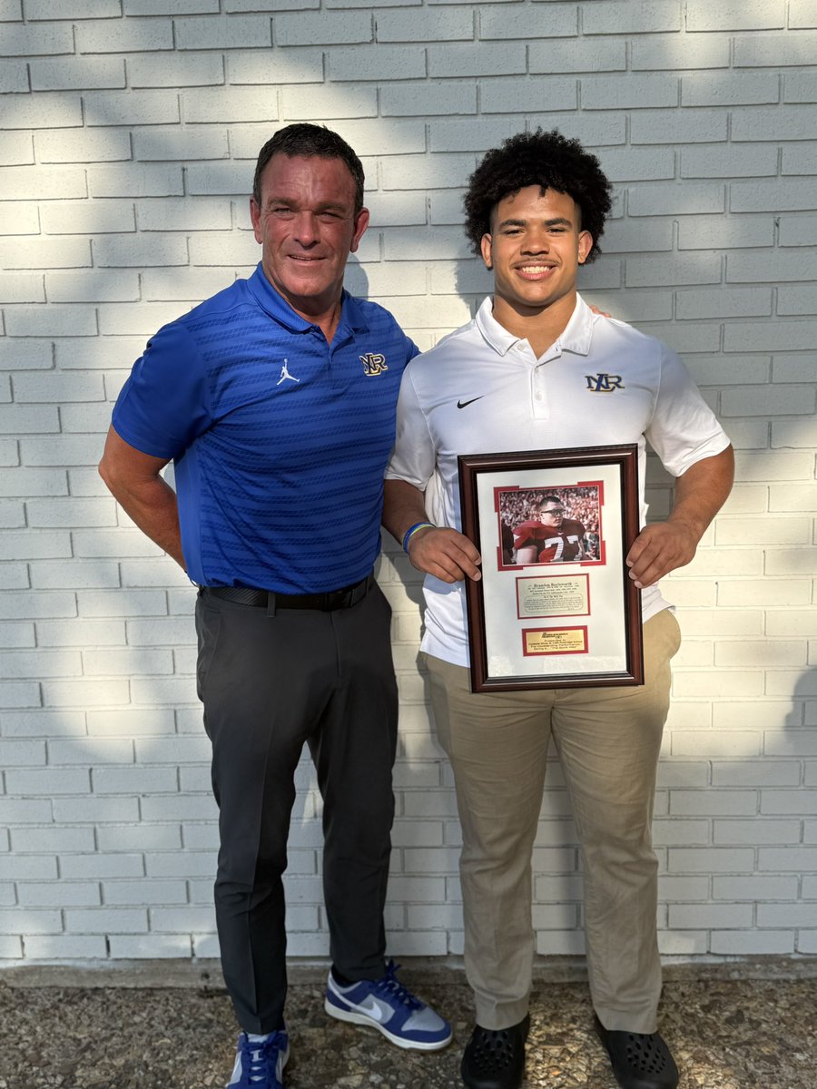 CyntonioDicus's tweet photo. #AGTG Blessed to receive the #burlsworthaward!! #TheBrotherhood #NLRFootball https://t.co/W7hrkDmrtr