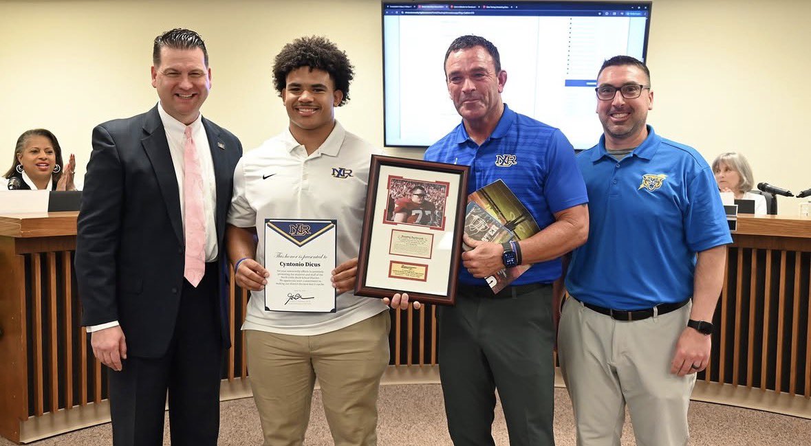 CyntonioDicus's tweet photo. #AGTG Blessed to receive the #burlsworthaward!! #TheBrotherhood #NLRFootball https://t.co/W7hrkDmrtr