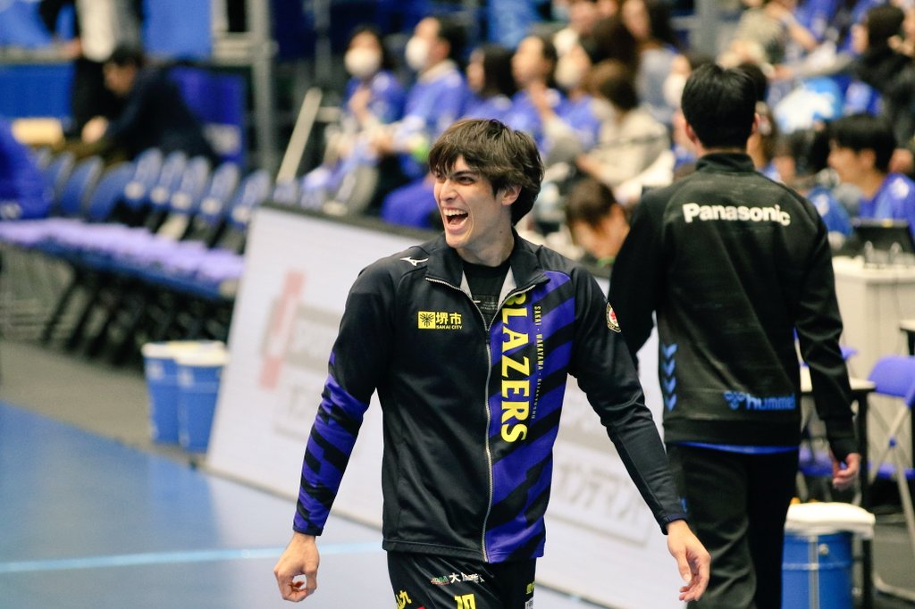 kefq700's tweet photo. 2026.4.11 パナソニックアリーナ
試合前リラックス笑顔
#SVリーグ
#日本製鉄堺ブレイザーズ
#渡邉晃瑠 選手 https://t.co/HUaXDpuyTL