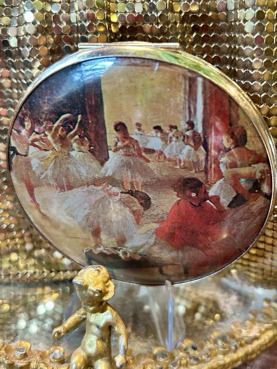VintageYouSay's tweet photo. Vintage Ballerina Compact Double Mirror Magnifying Vanity Dance Scene Case 3” #VintageCompact #BallerinaArt #DanceLovers #VanityCollectible #VintageBeauty #CompactMirror #BalletAesthetic #RomanticStyle #VintageFinds #GiftIdeasForHer  https://t.co/Nn7tvxOM6b #eBay via @eBay https://t.co/uVYaaNUNEv