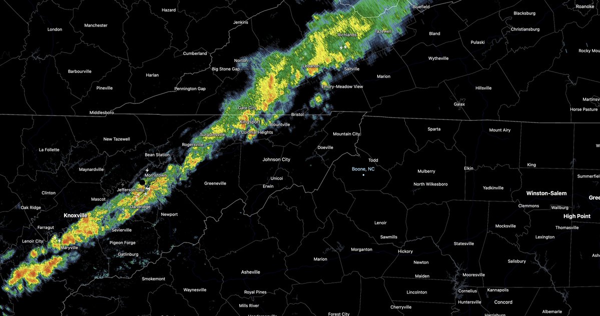 WataugaOnline's tweet image. 🌧️ Radar 8:25 PM — Storm line tracking north of the High Country. May catch a fringe shower, but most rain stays to our northwest. Drought conditions make any drop welcome.  #HighCountryNC #NCWeather #Boone