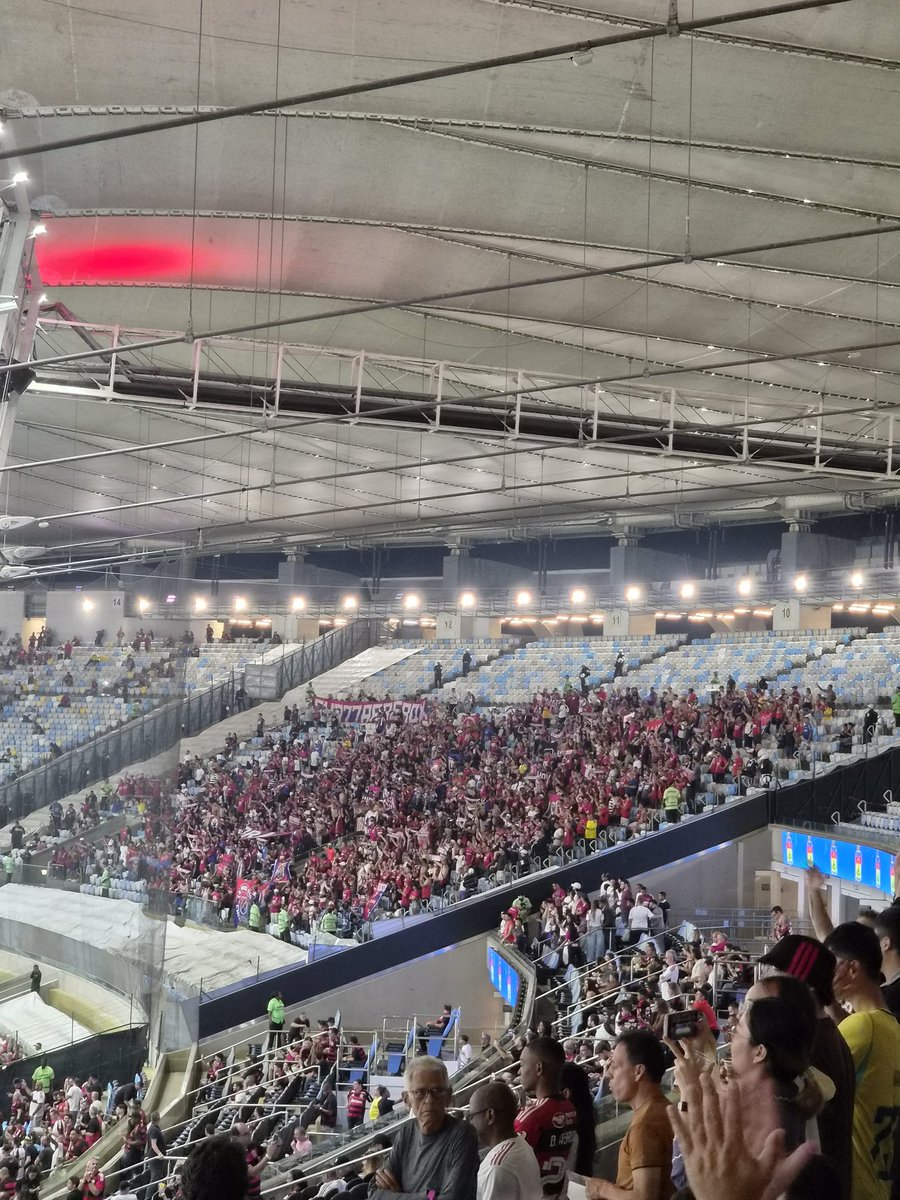 La hinchada del #DIM en el estadio Maracaná para presenciar el duelo ante Flamengo, por Libertadores.