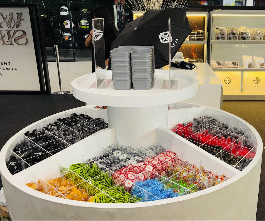 apopcollections tweet media