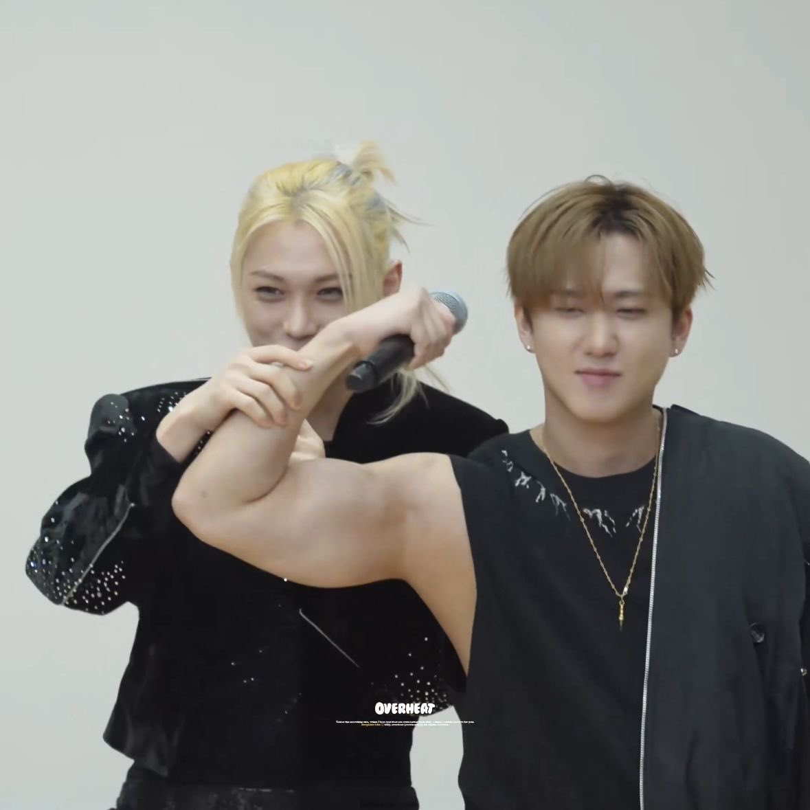 button :P tweet media