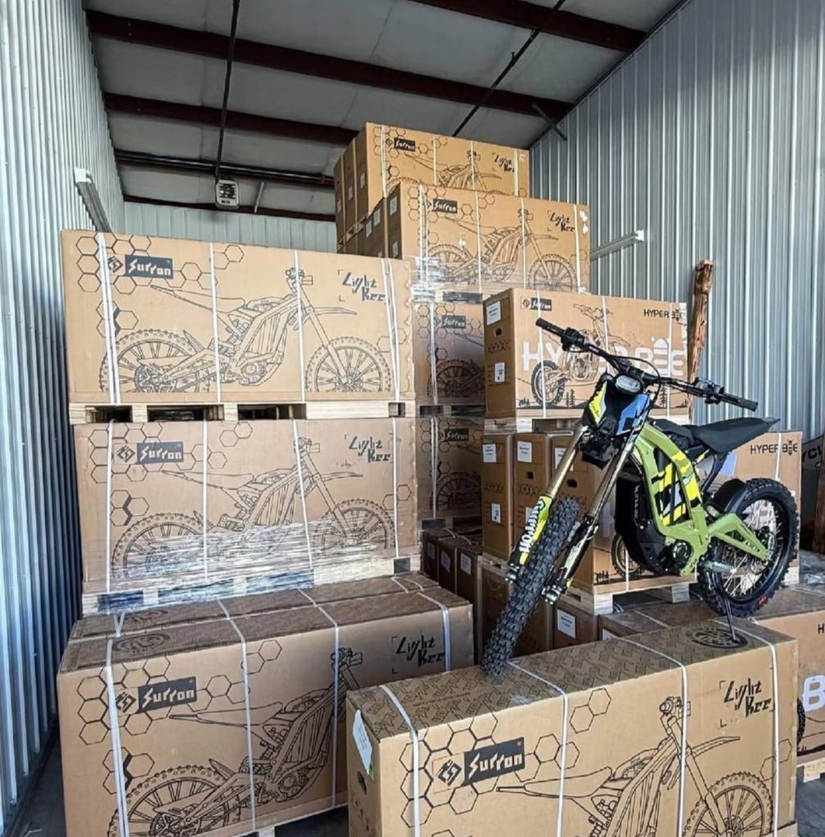 Surronforsypex's tweet image. Surron LBX off-road
Price: $1200
PM if interested and get your own at a favorable price #surron #ebike