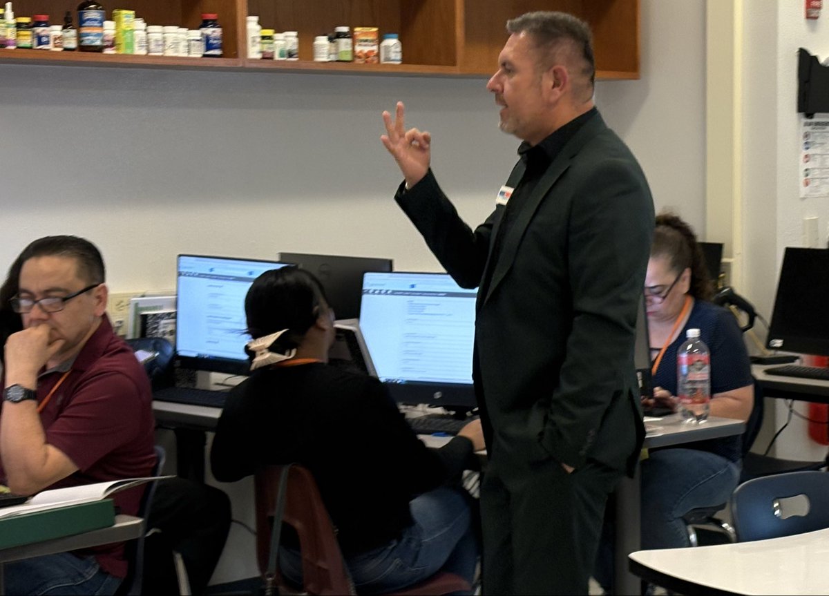 MGarcia_CommEd's tweet photo. Shoutout to Gerardo Arias from @borderplexjobs for guiding our Intensive ESL for Work students how to set up their WorkInTexas website accounts tonight. Empowering futures one login at a time @SISD_AdultEd Community!🔥
@SISD_ES 
@TXWorkforce 
@SISDBoard 
@MJoCommEd_ADM https://t.co/rm81blJed8