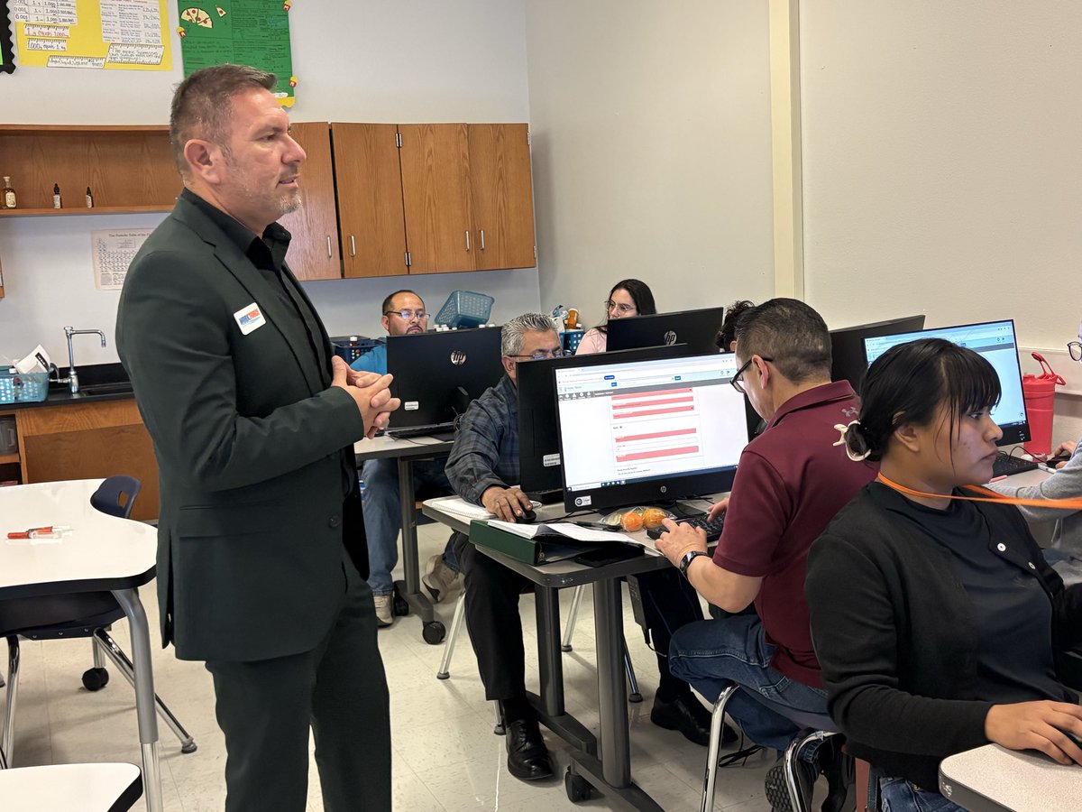 MGarcia_CommEd's tweet photo. Shoutout to Gerardo Arias from @borderplexjobs for guiding our Intensive ESL for Work students how to set up their WorkInTexas website accounts tonight. Empowering futures one login at a time @SISD_AdultEd Community!🔥
@SISD_ES 
@TXWorkforce 
@SISDBoard 
@MJoCommEd_ADM https://t.co/rm81blJed8