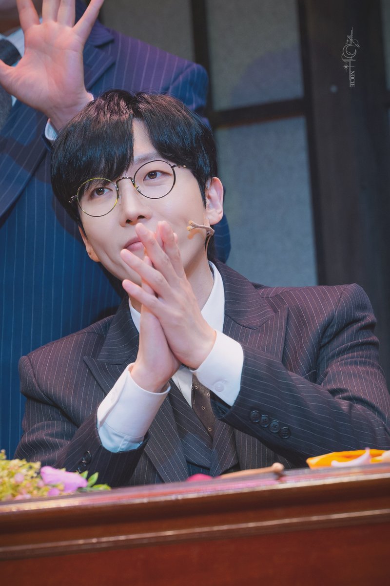 260416 팬레터 10주년 앵콜 커튼콜
김해진 役 김재범 배우님
-
글만으로도 마음 속 깊은 곳까지 
알아봐주는 이를 만난다는 건, 정말 흔치 않은 일이거든