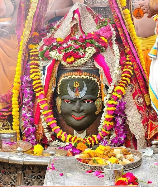 KDevi61204573's tweet photo. 🙏🌹*Jai Shree Mahakal*🌹🙏
*श्री महाकालेश्वर ज्योतिर्लिंग का भस्म आरती शृंगार दर्शन*
*17-04-2026 कण-कण में महादेव* https://t.co/hUKRLwRNDB