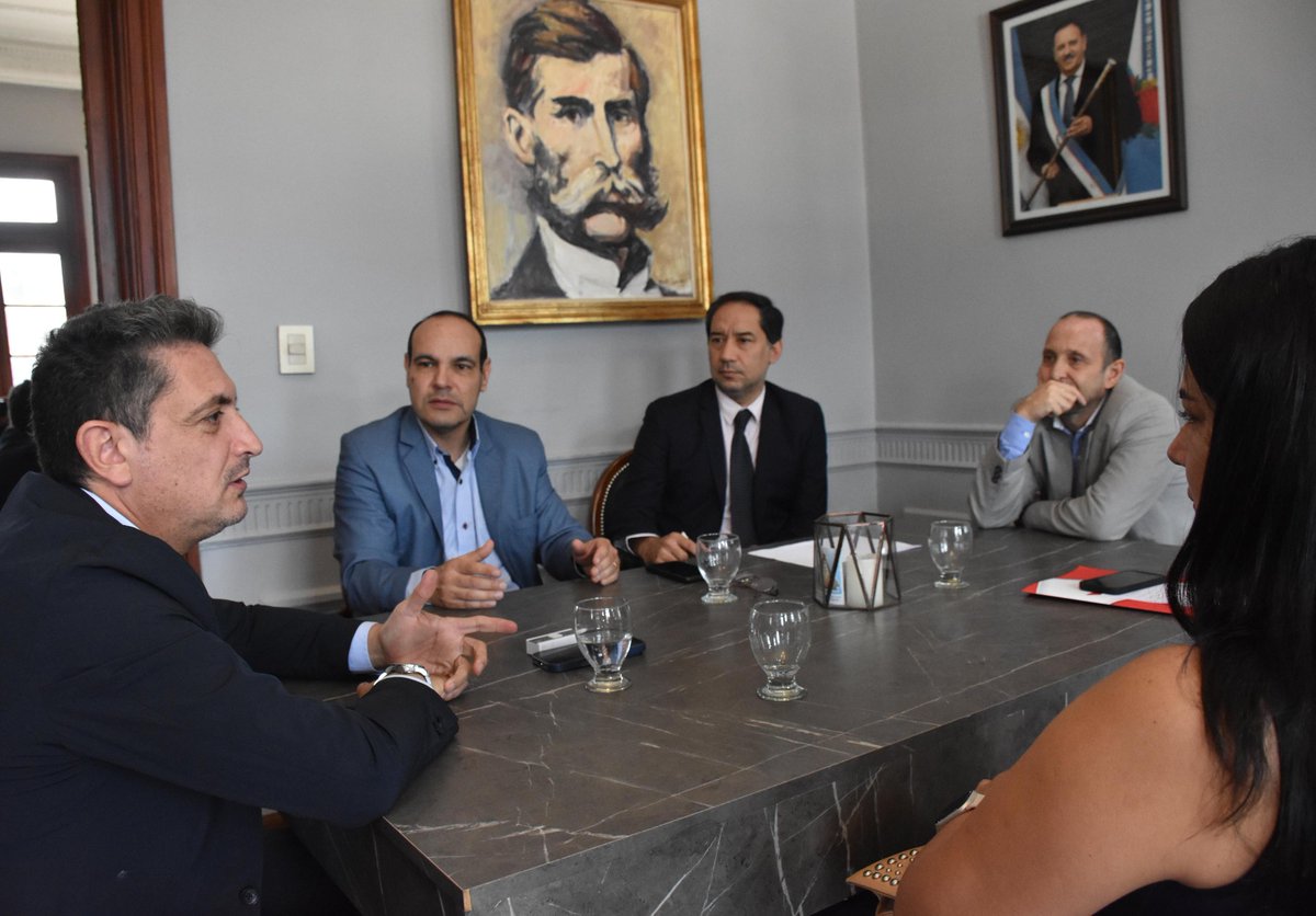 rickiherrera's tweet photo. Recibimos a la Comisión Directiva y miembros del Consejo de Abogados para abordar la situación de la justicia provincial. Coincidimos en la necesidad de profundizar las acciones para una justicia más eficiente y al servicio de la ciudadanía. 

Además, nos plantearon algunas iniciativas de la agenda institucional del Consejo para proyectos de mejoras en los servicios a los matriculados.

Seguimos impulsando el diálogo institucional y el acercamiento a las instituciones y la sociedad civil.
