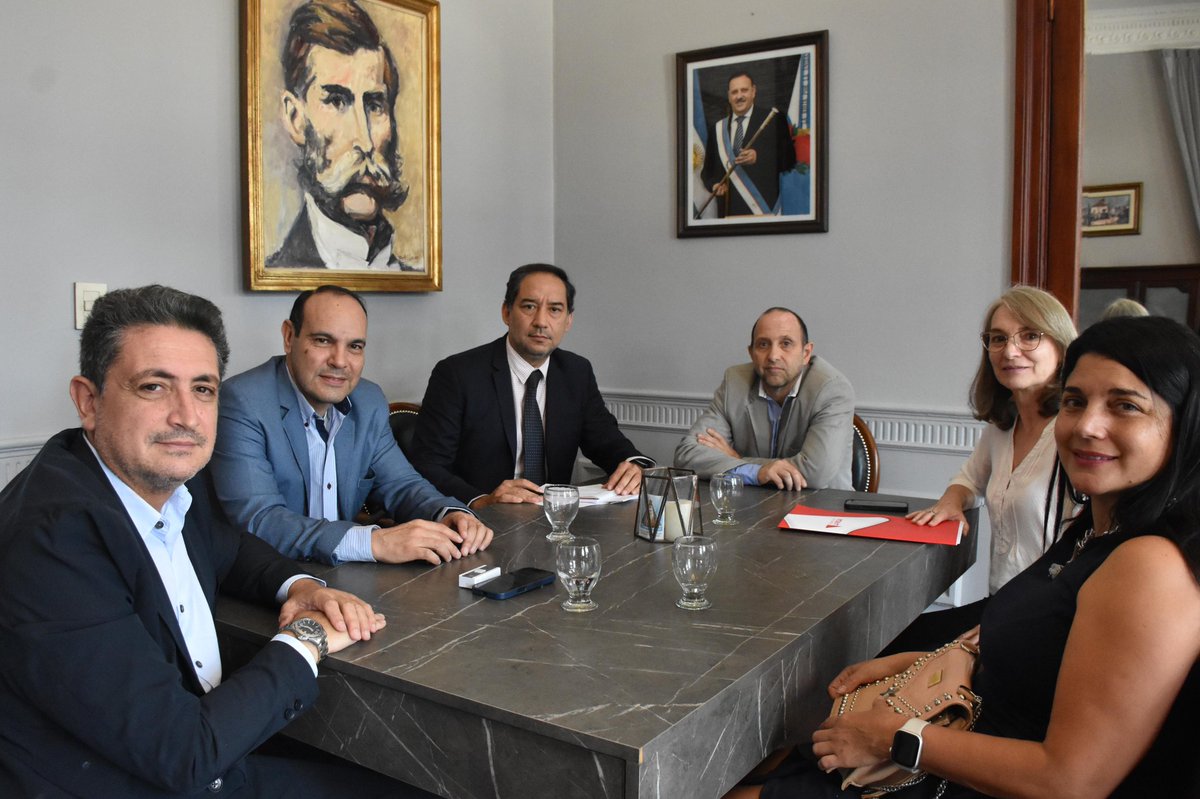 rickiherrera's tweet photo. Recibimos a la Comisión Directiva y miembros del Consejo de Abogados para abordar la situación de la justicia provincial. Coincidimos en la necesidad de profundizar las acciones para una justicia más eficiente y al servicio de la ciudadanía. 

Además, nos plantearon algunas iniciativas de la agenda institucional del Consejo para proyectos de mejoras en los servicios a los matriculados.

Seguimos impulsando el diálogo institucional y el acercamiento a las instituciones y la sociedad civil.