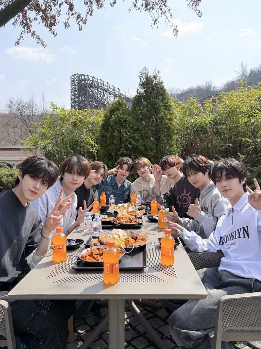 can 🪩 ORANGE RECORD tweet media