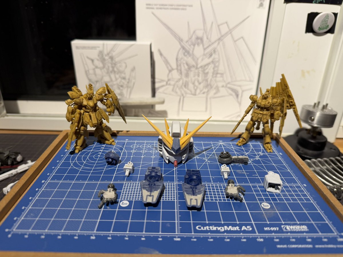 BB戦士ffνガンダム進捗
会合後で迷ったけど1時間だけ模活🔥
エポパテ部分の表面処理、だいぶ整ってきた👍
少しでも進むと気分が上がる🎵コツコツ継続していきます
#ガンプラ #νガンダム #SDガンダム #模型好きと繋がりたい
