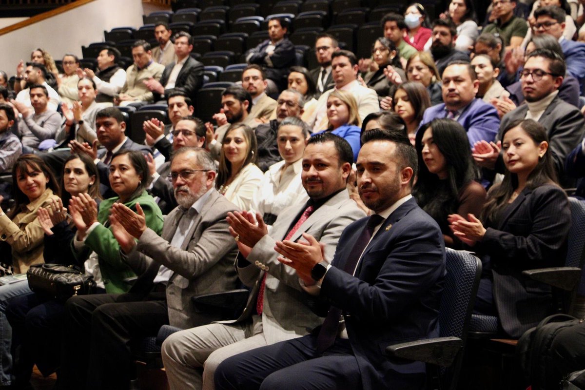 AgrocalidadEC's tweet photo. A este evento asistieron distintas autoridades de Estado. El ministro de @AgriculturaEc, @JuanCVegaEC, resaltó el trabajo interinstitucional en la no diseminación de #FocR4T, además de la labor incansable que los equipos técnicos realizan en territorio. 
#AgrocalidadSeTransforma. https://t.co/mTwGrHrsAQ