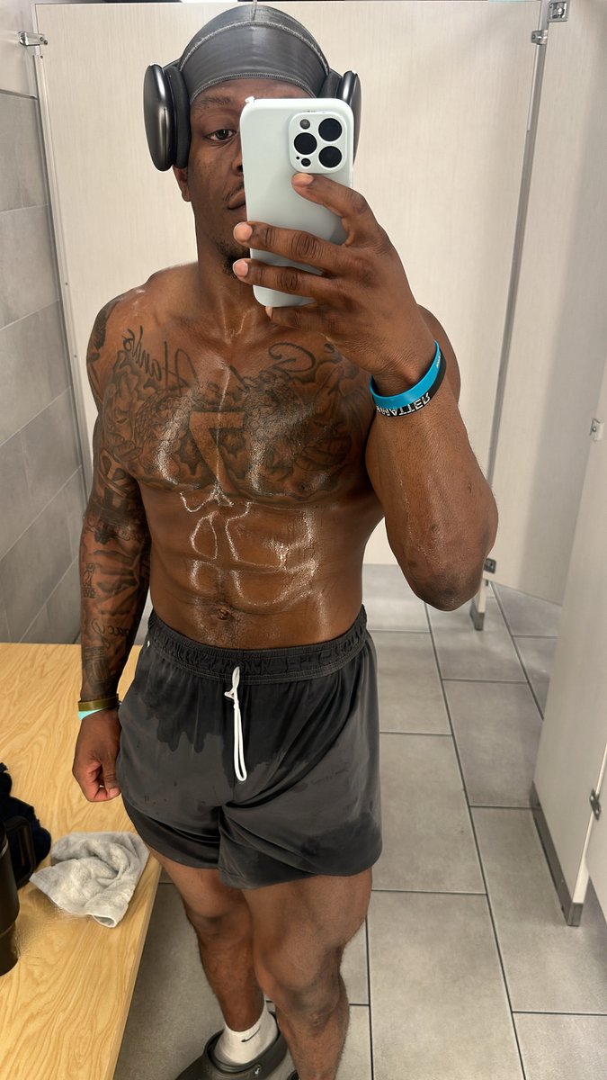 _prestonbrown's tweet photo. Officially granted my final year of eligibility.
Healthy, focused, and ready to compete.
Looking for an opportunity to make an impact and help a program win.
Film below. #TransferPortal https://t.co/fCROnAX5wl
