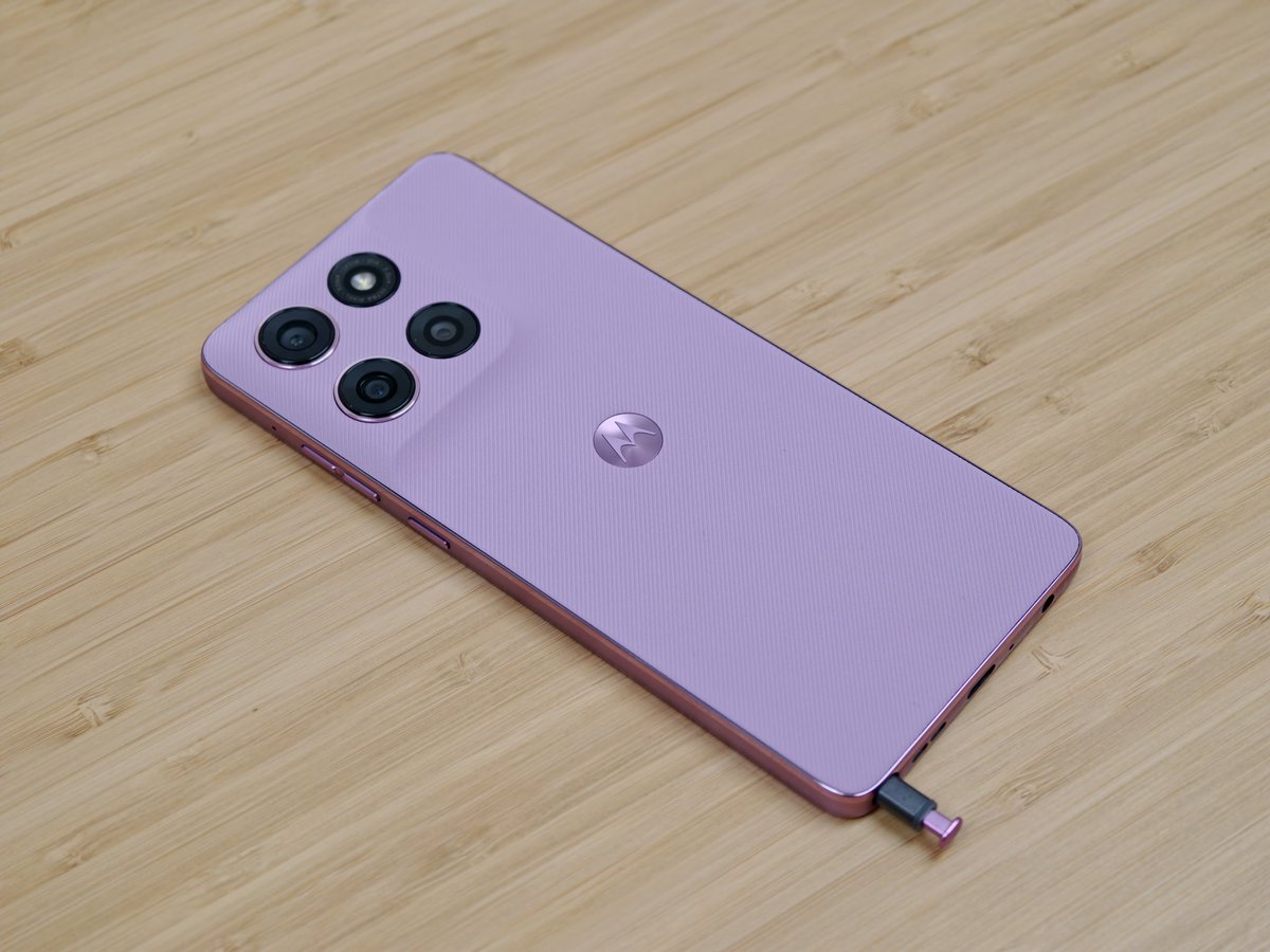tkdsl8655's tweet image. Just unboxed this beautiful lavender @Moto phone! 🤩💜 The design is so sleek, and it feels amazing in hand, the #motogstylus 2026,  What do you think of this color? ✨📱 #NewPhone #TechGadget
youtube.com/shorts/0oCggwA…