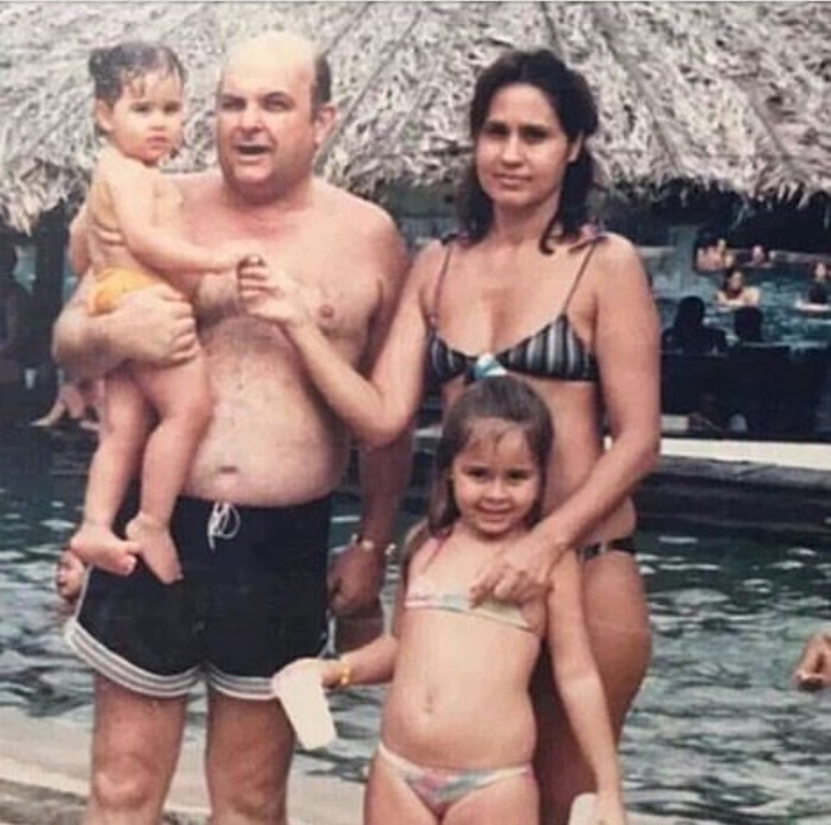 ceci renault tweet media