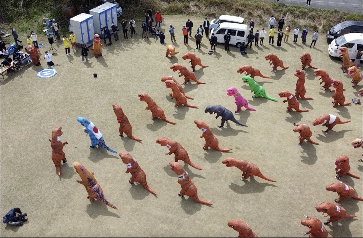 ／
 恐竜の姿で全力疾走！🦕
 ティラノサウルスレースが生み出すものとは？🦖
＼

実はこれといった明確なルールはない
「#ティラノサウルスレース」

ではなぜ、明確な定義が存在しないのか？

日本ティラノサウルス保存会の会長
川本直樹氏に話を伺いました📝
https://t.co/0wOSY3Xn