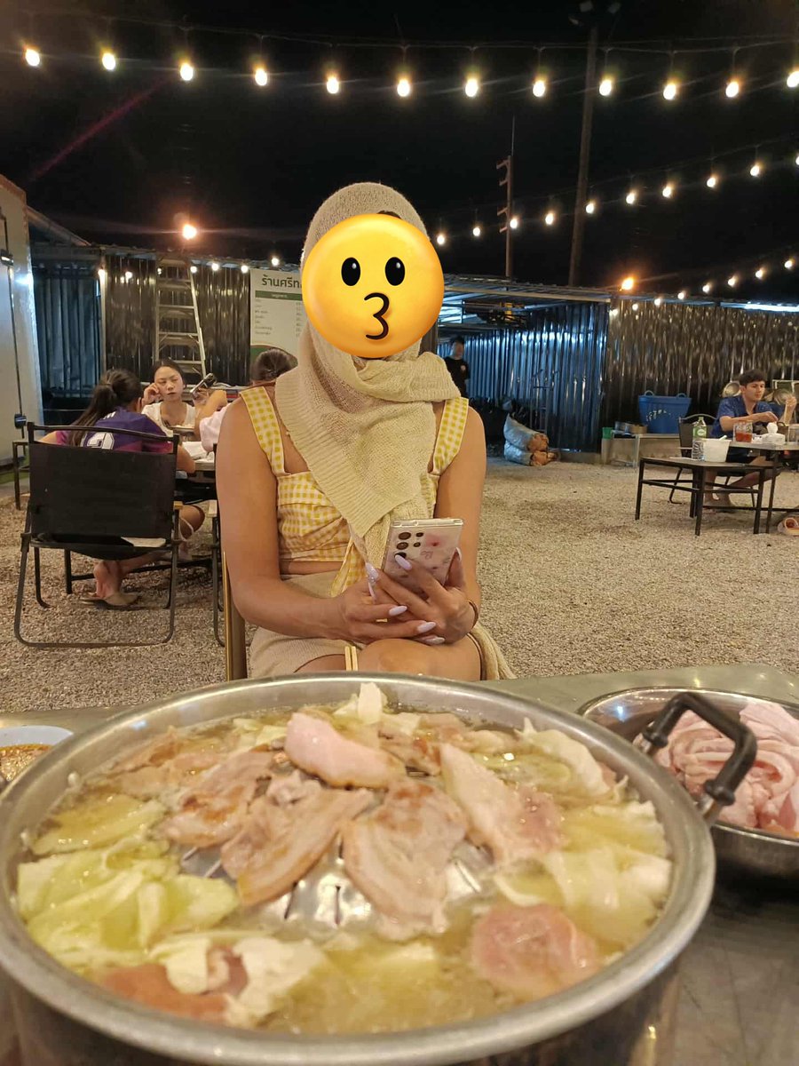 Pon dog red. tweet media