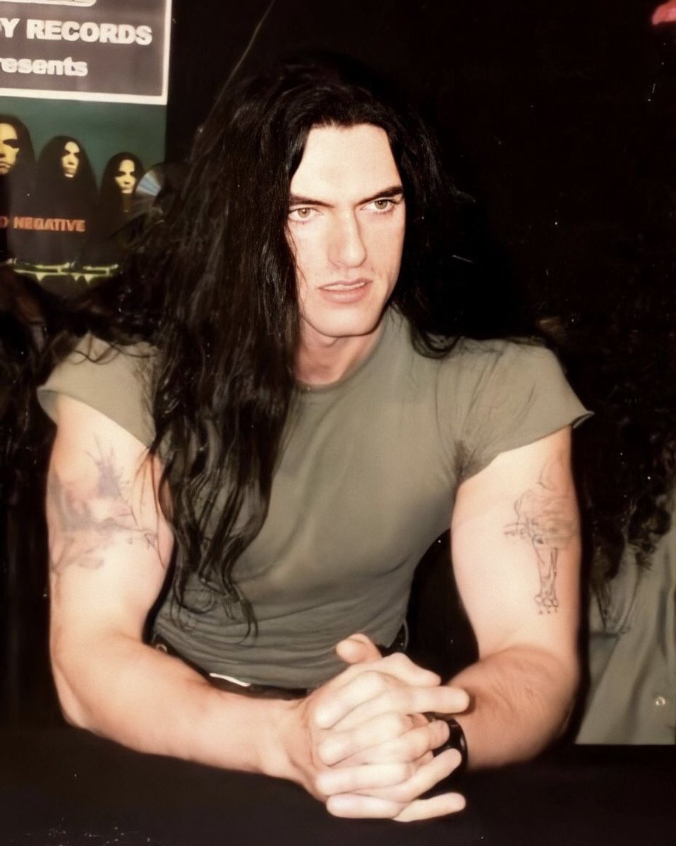 goth girl tweet media