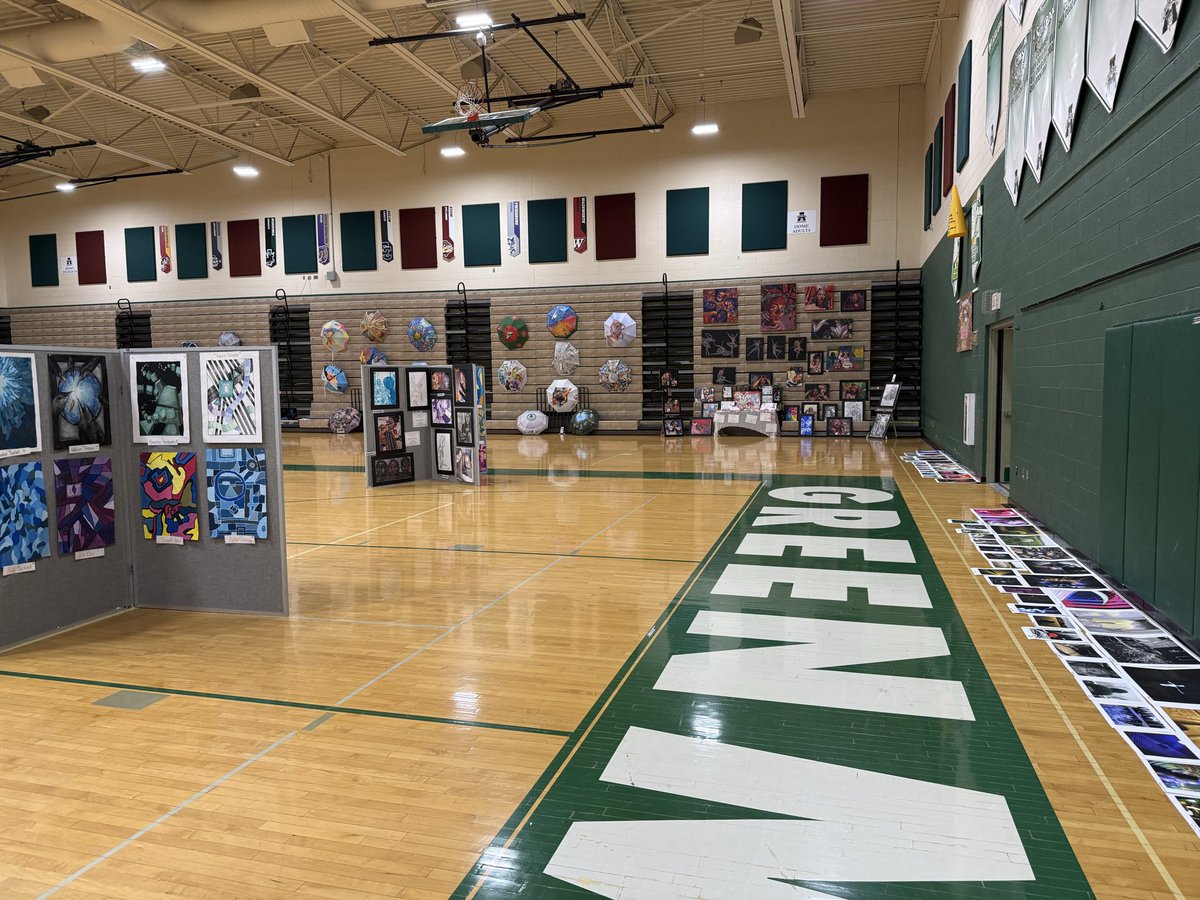 Atown_art21's tweet photo. ☀️🎆🎨Come on out this weekend and celebrate another fantastic year. Artwork K-12 will be on display! #Atownart @AHS_DrPach @DrPMilcetich @ACSD_MH @AHS_SeanBaker @torresv4msu @StrivingArts23 @mrhead_AHS https://t.co/H7QCFZ1yGg
