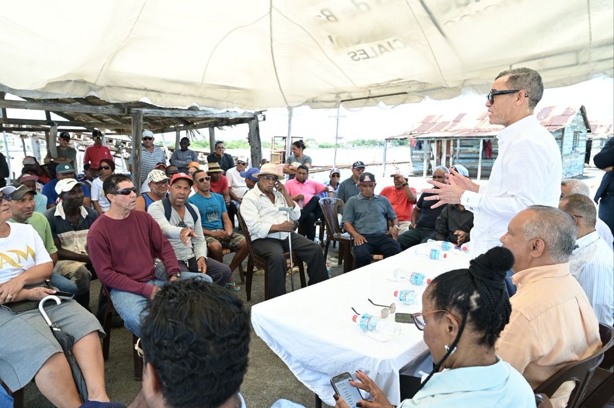MTrabajoRD's tweet photo. En la exitosa reunión el ministro estuvo acompañado por el alcalde de Baní, Santos Ramírez, el presidente de la Confederación Autónoma de Sindicatos Clasistas (CASC), Gabriel del Río, el secretario general del Sindicato de Las Salinas, Oscar Raúl Sánchez, entre otros dirigentes. https://t.co/Ic9oemv9W5