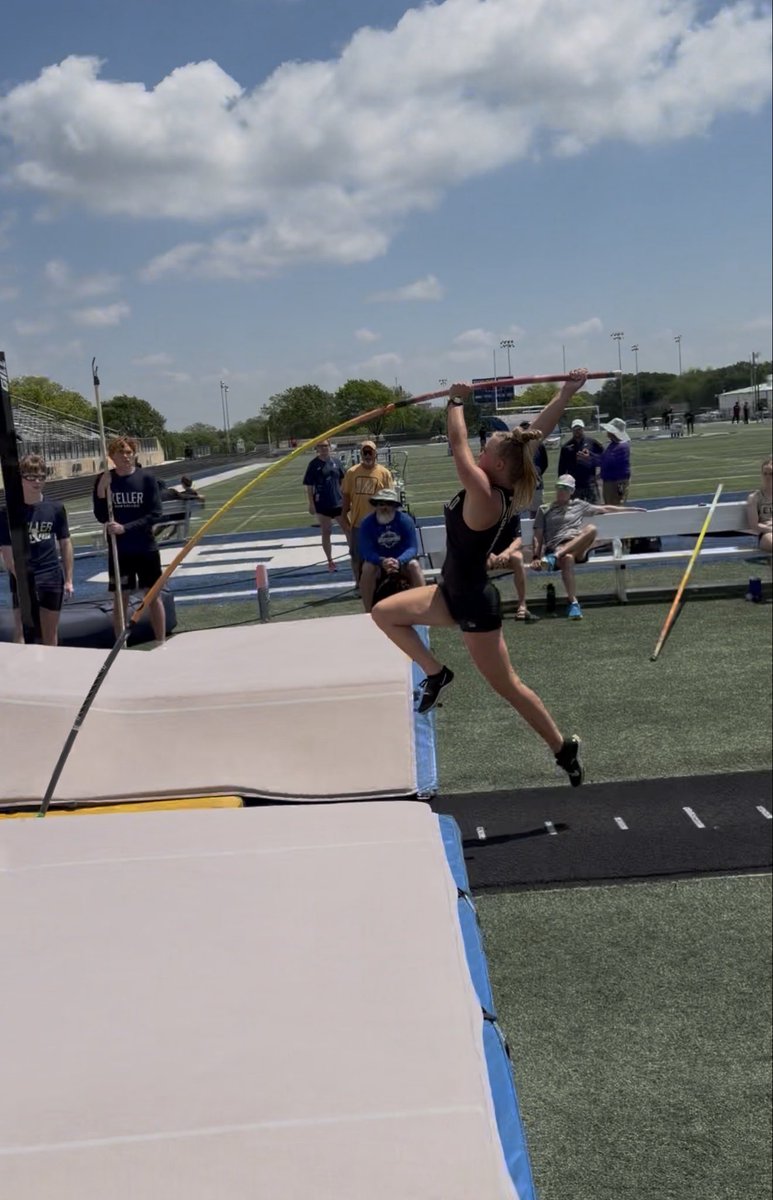 Aharman86's tweet photo. Great morning of pole vault for the Tigers at the district 03-04 Area meet in Weatherford! All 3 vaulted well and two went home as  Area Champs! Congrats to Sadie, Hunter and John!  #NotDoneYet @MISDathletics @Tigertrack_MHS @VaultCats https://t.co/FKhePawpNn
