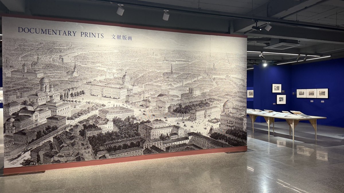 RichardPPPan's tweet photo. Went to see an engraving exhibition but the fking reflection frames actually pissing me off https://t.co/B3FVkaAQe0